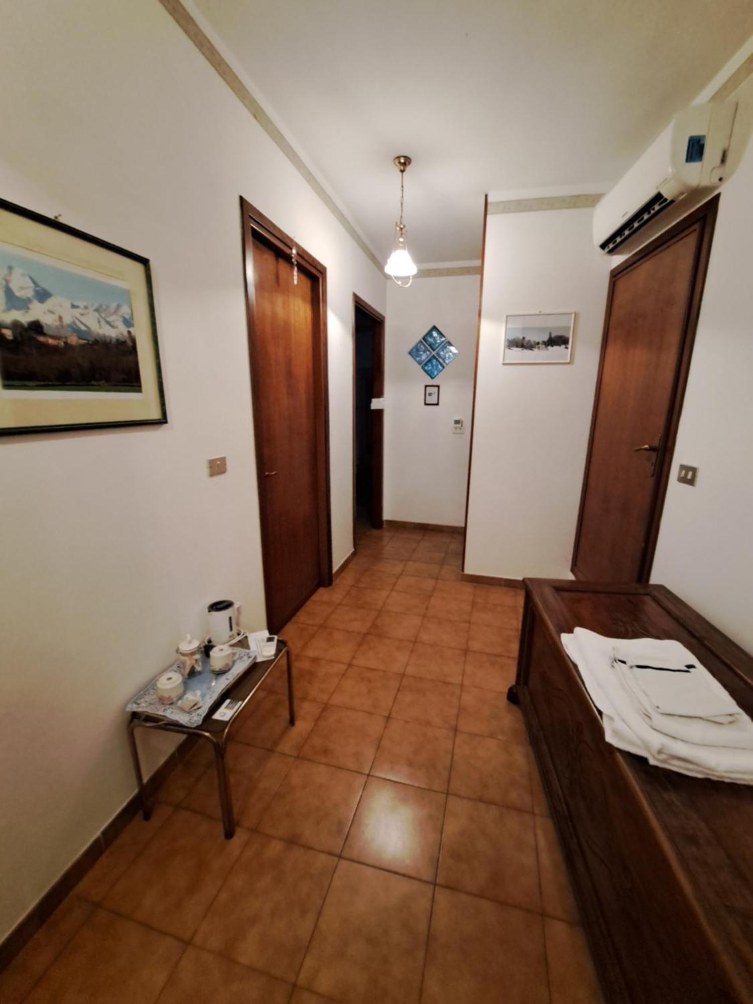 B&B La Casa Gialla Di Luca Mazze Экстерьер фото