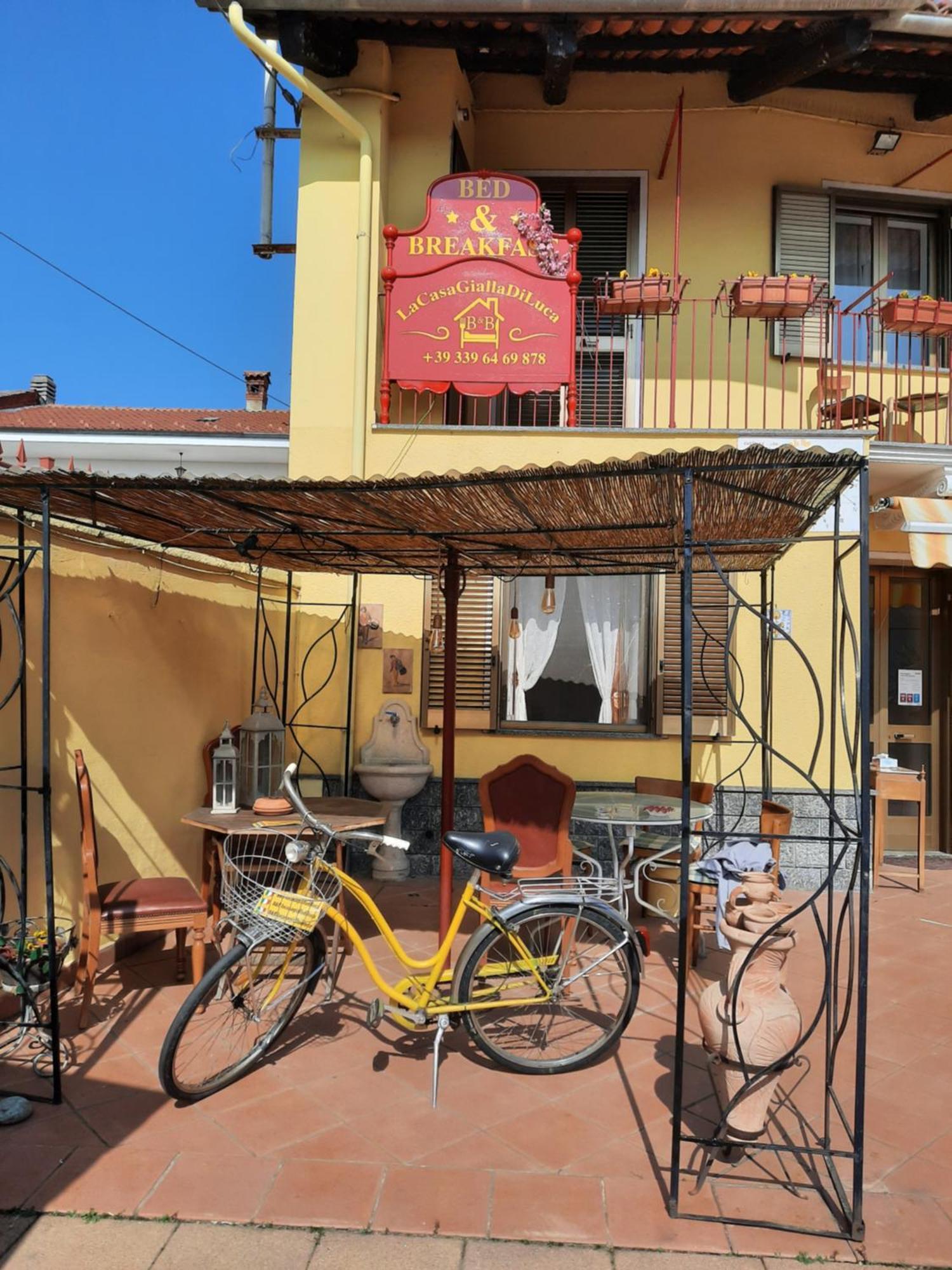 B&B La Casa Gialla Di Luca Mazze Экстерьер фото