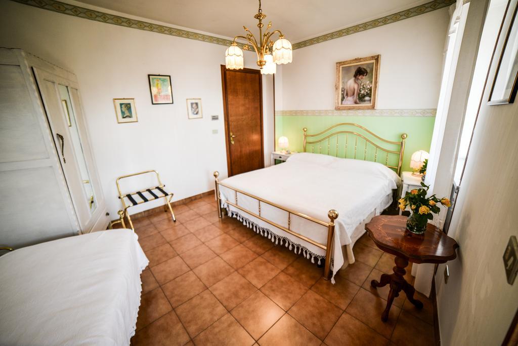 B&B La Casa Gialla Di Luca Mazze Экстерьер фото