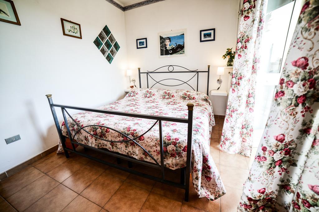 B&B La Casa Gialla Di Luca Mazze Экстерьер фото